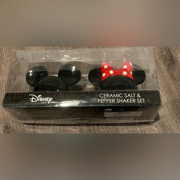 Adorable Mickey and Minnie Mouse Salt and Pepper Set- NWT - Picture 2 of 2